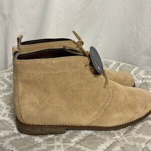 NWT NIB White Mountain Genuine Suede Booties so 9 1/2 WIDE Tan; Auburn
